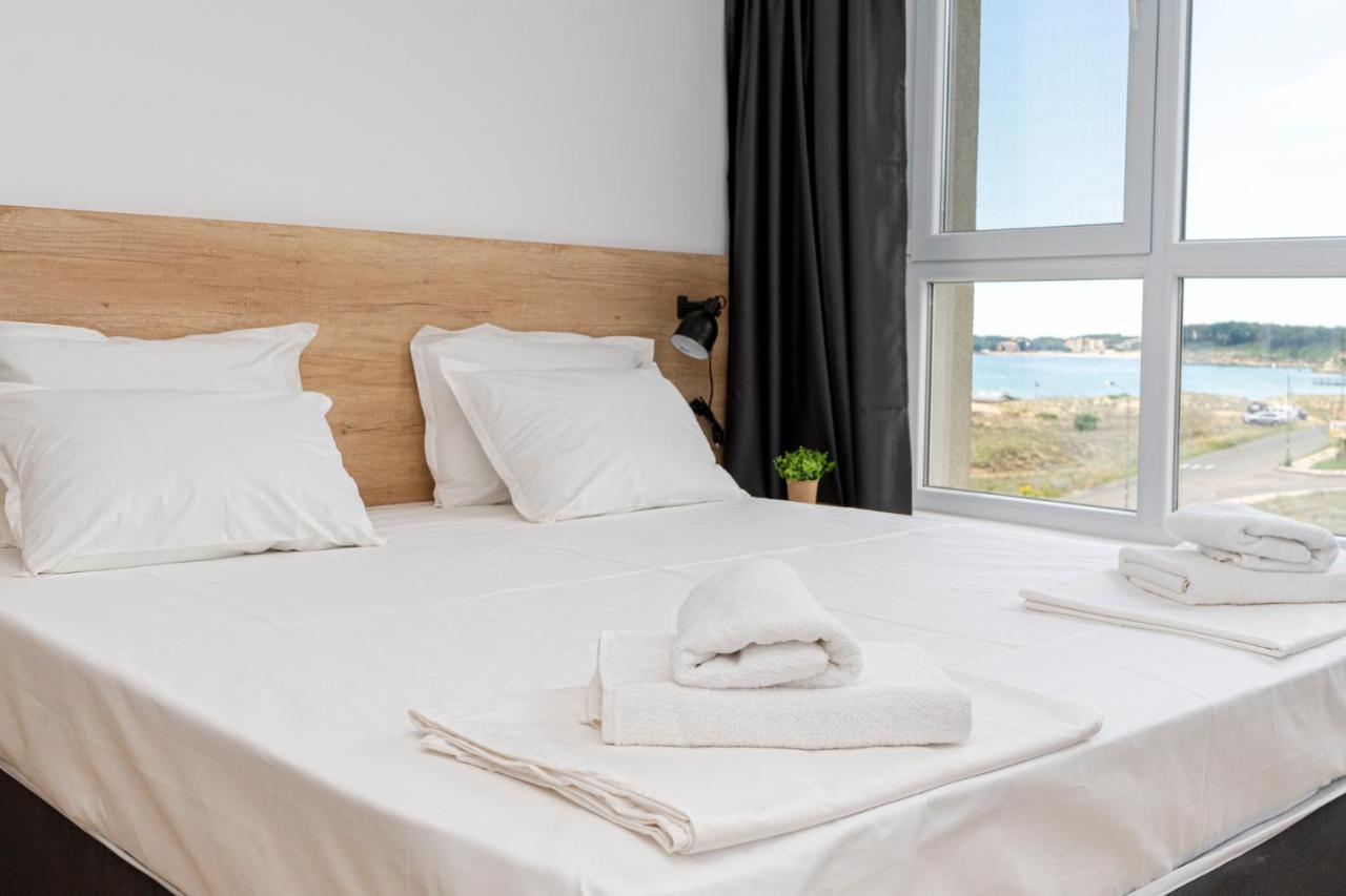 Aparthotel Primorsko Exteriör bild