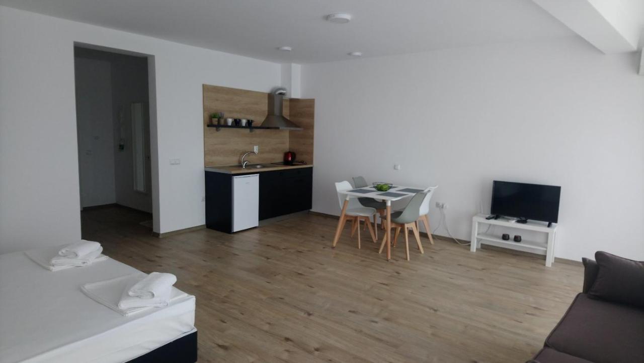 Aparthotel Primorsko Exteriör bild