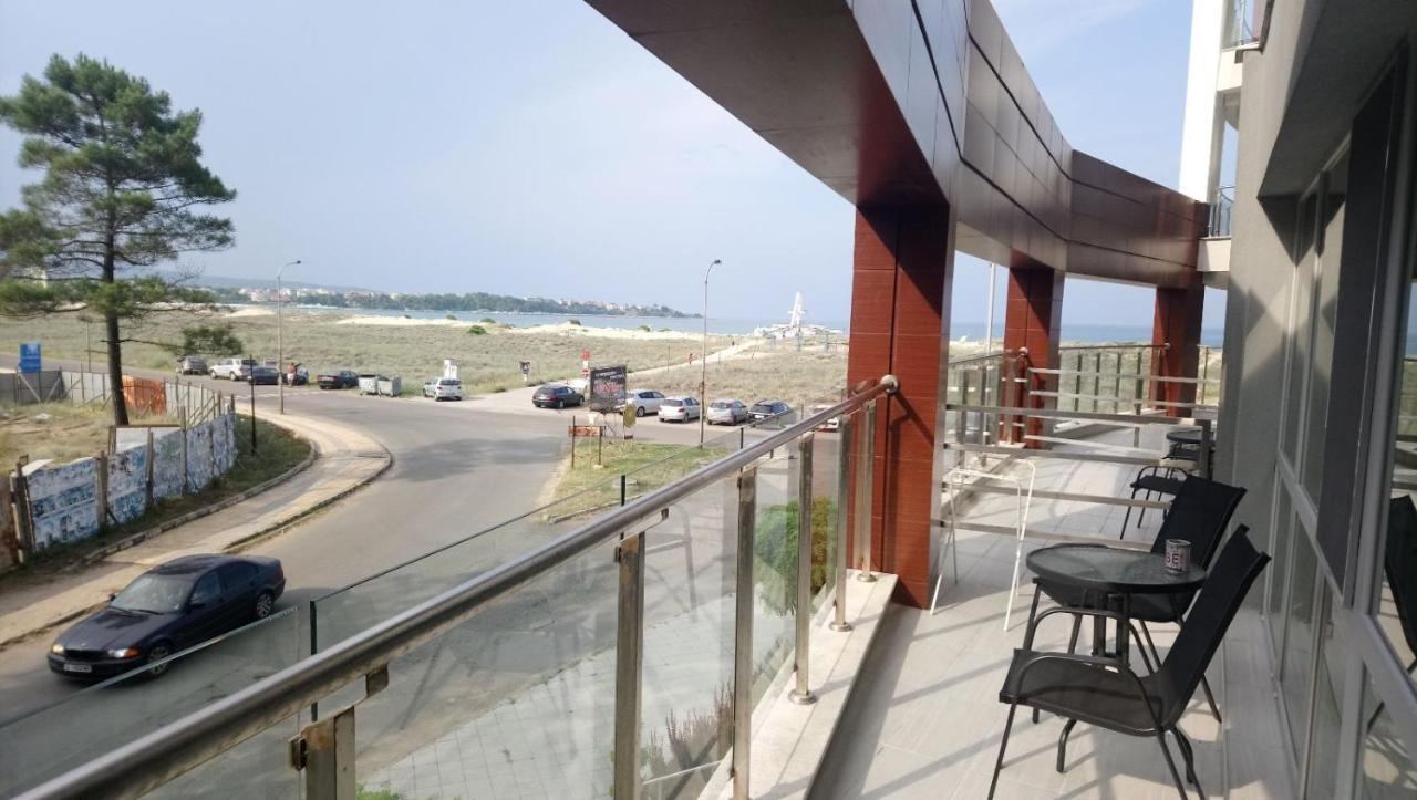 Aparthotel Primorsko Exteriör bild