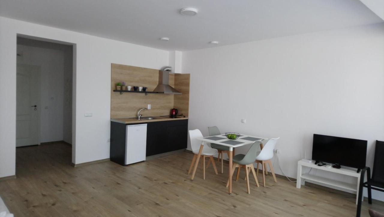 Aparthotel Primorsko Exteriör bild