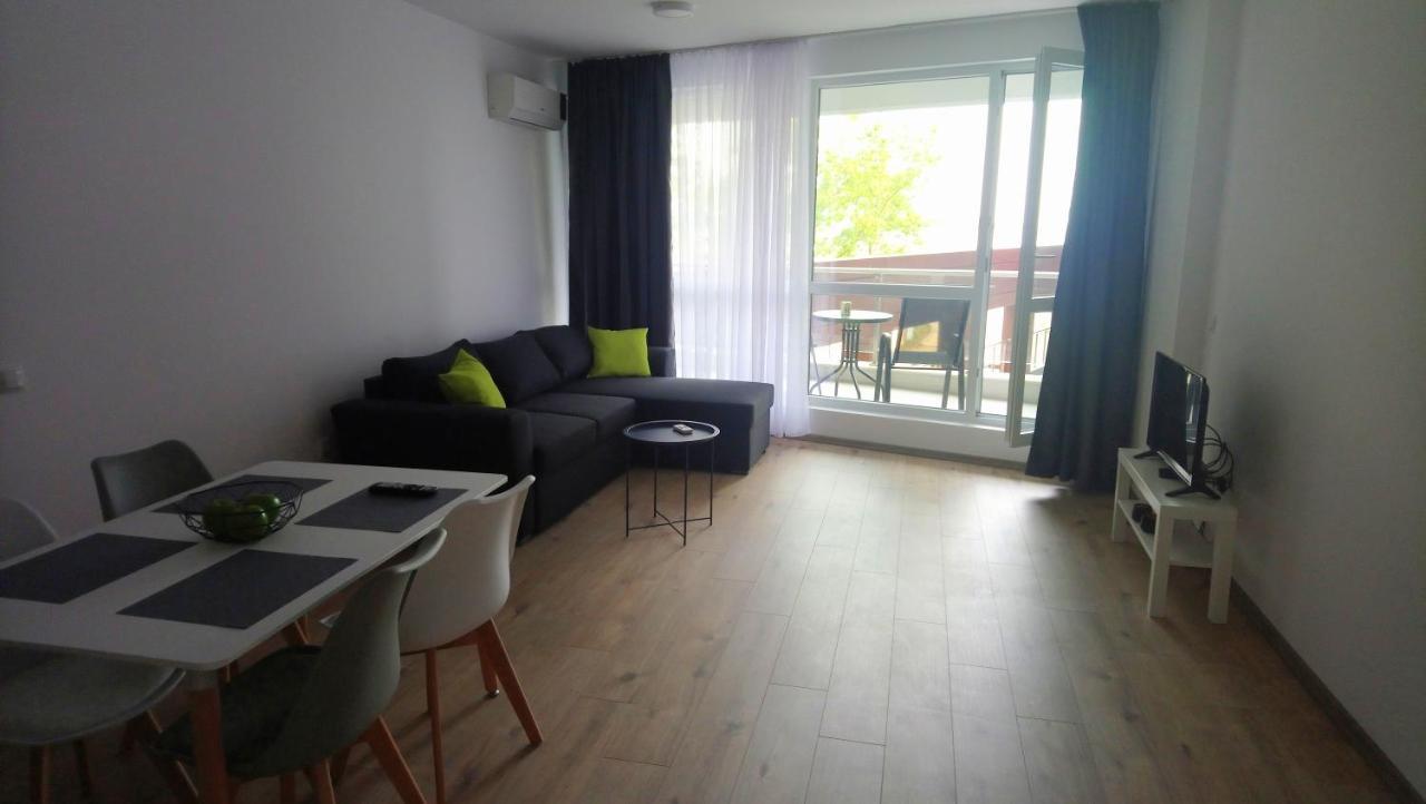 Aparthotel Primorsko Exteriör bild