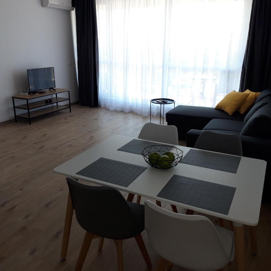 Aparthotel Primorsko Exteriör bild