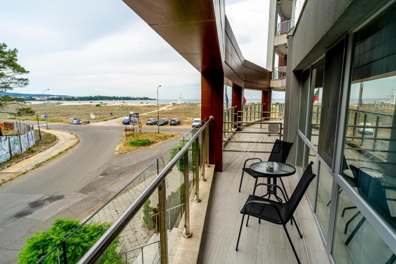 Aparthotel Primorsko Exteriör bild
