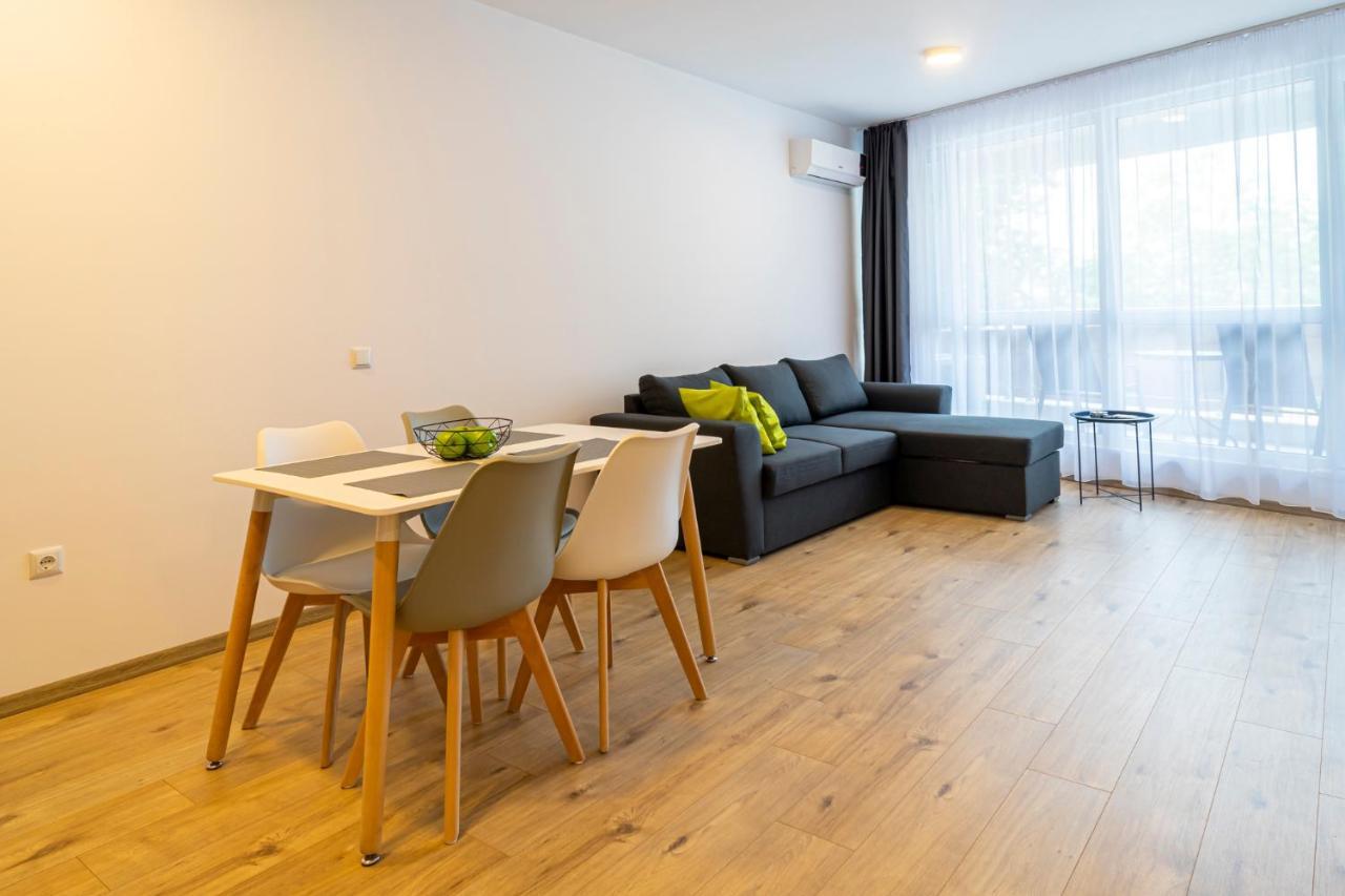 Aparthotel Primorsko Exteriör bild