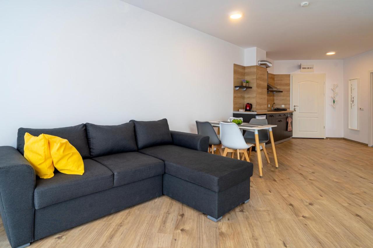 Aparthotel Primorsko Exteriör bild
