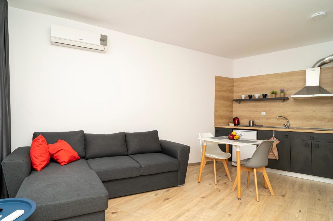 Aparthotel Primorsko Exteriör bild