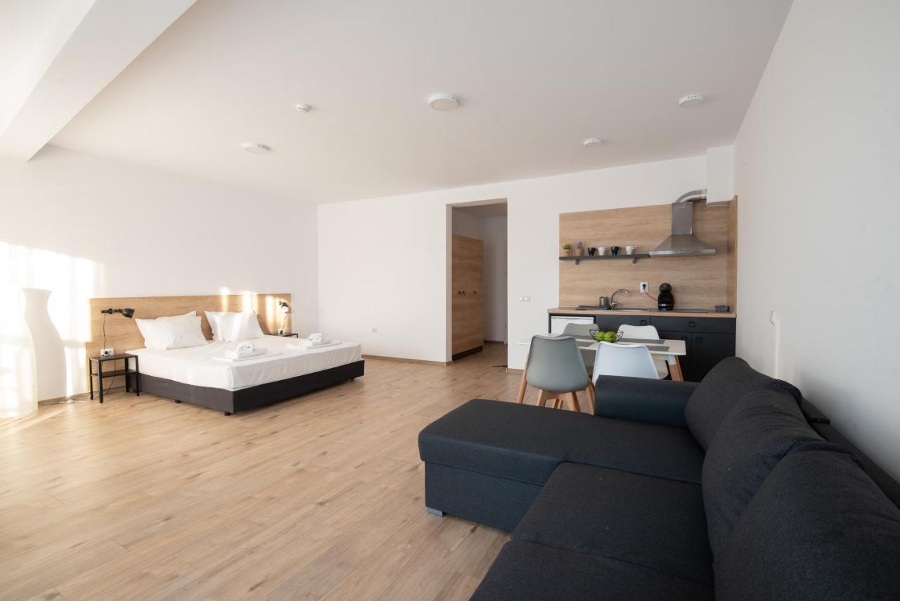 Aparthotel Primorsko Exteriör bild