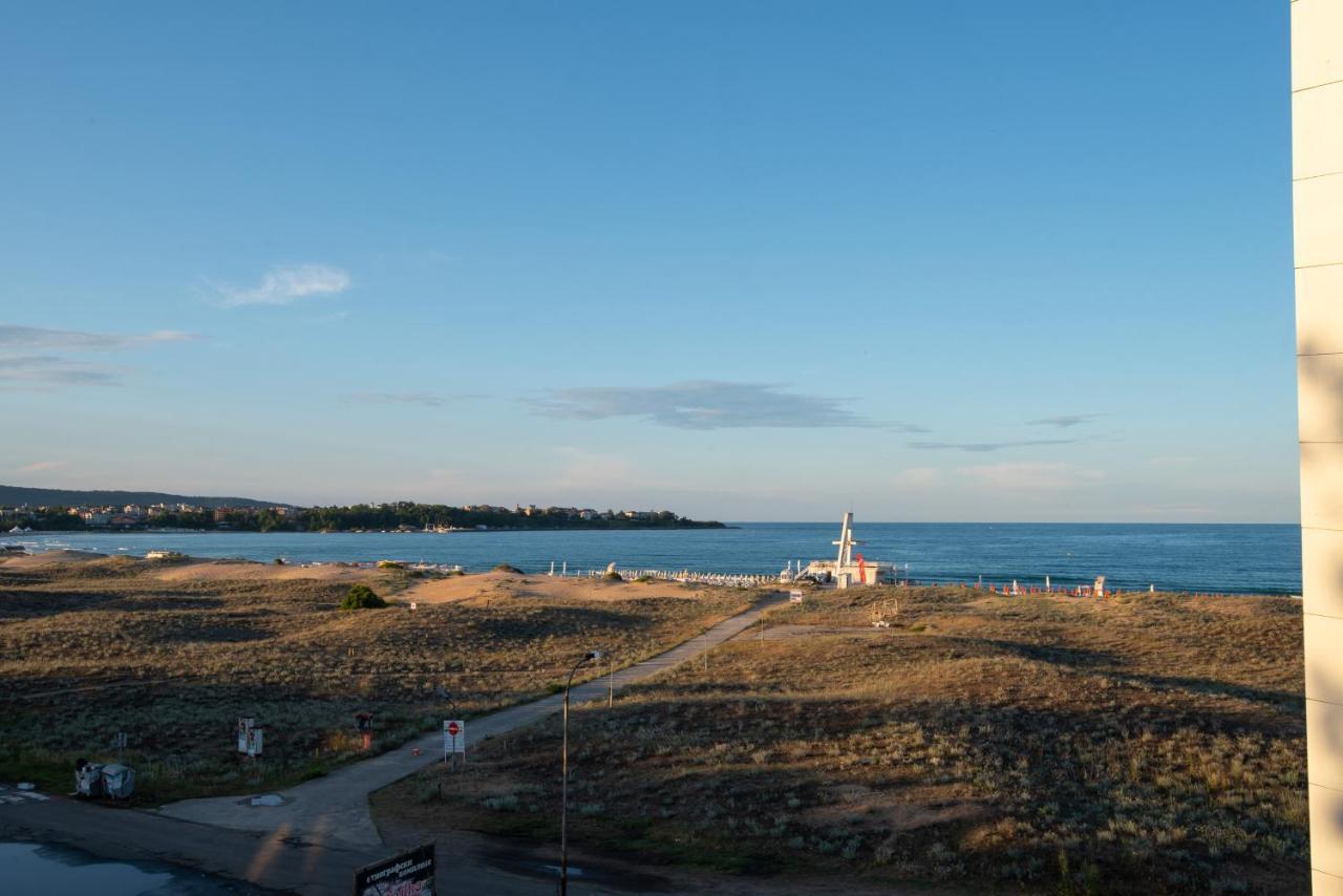 Aparthotel Primorsko Exteriör bild