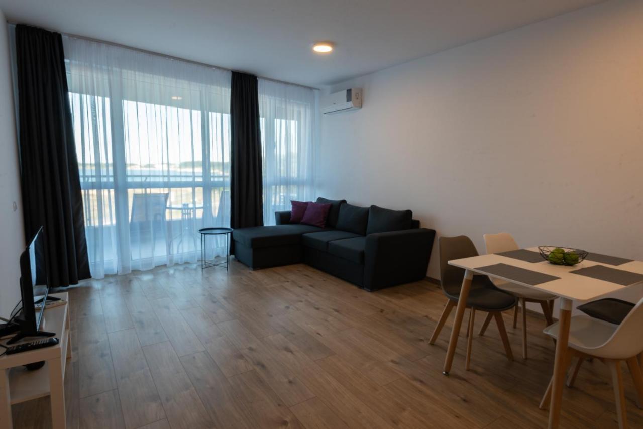 Aparthotel Primorsko Exteriör bild