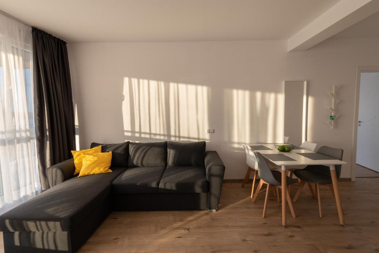 Aparthotel Primorsko Exteriör bild